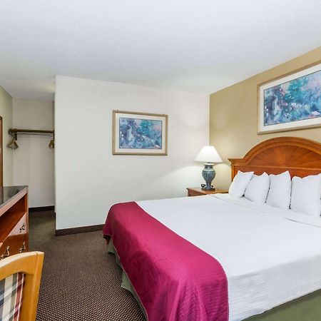 Days Inn By Wyndham West Des Moines - Clive Экстерьер фото