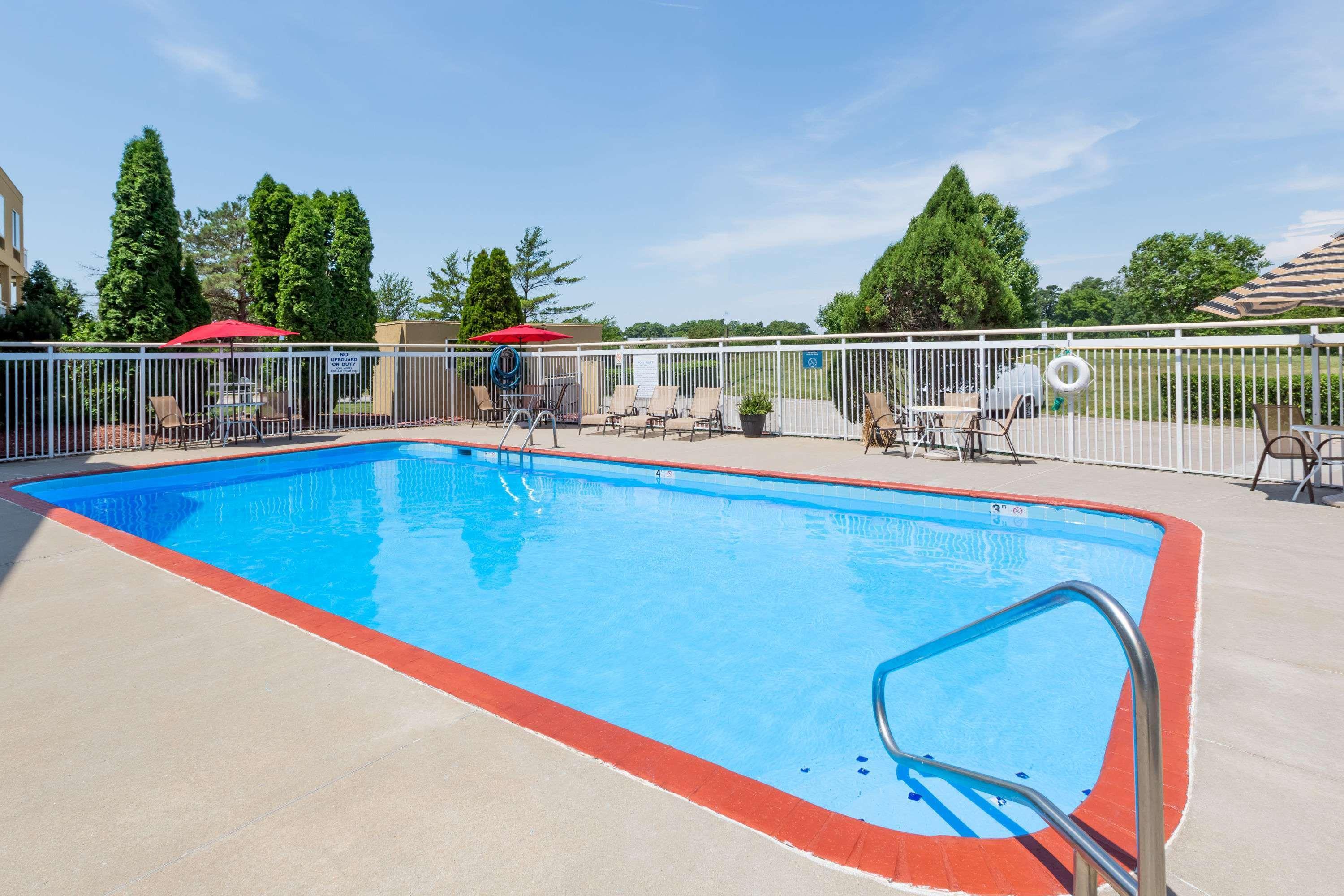 Days Inn By Wyndham West Des Moines - Clive Экстерьер фото
