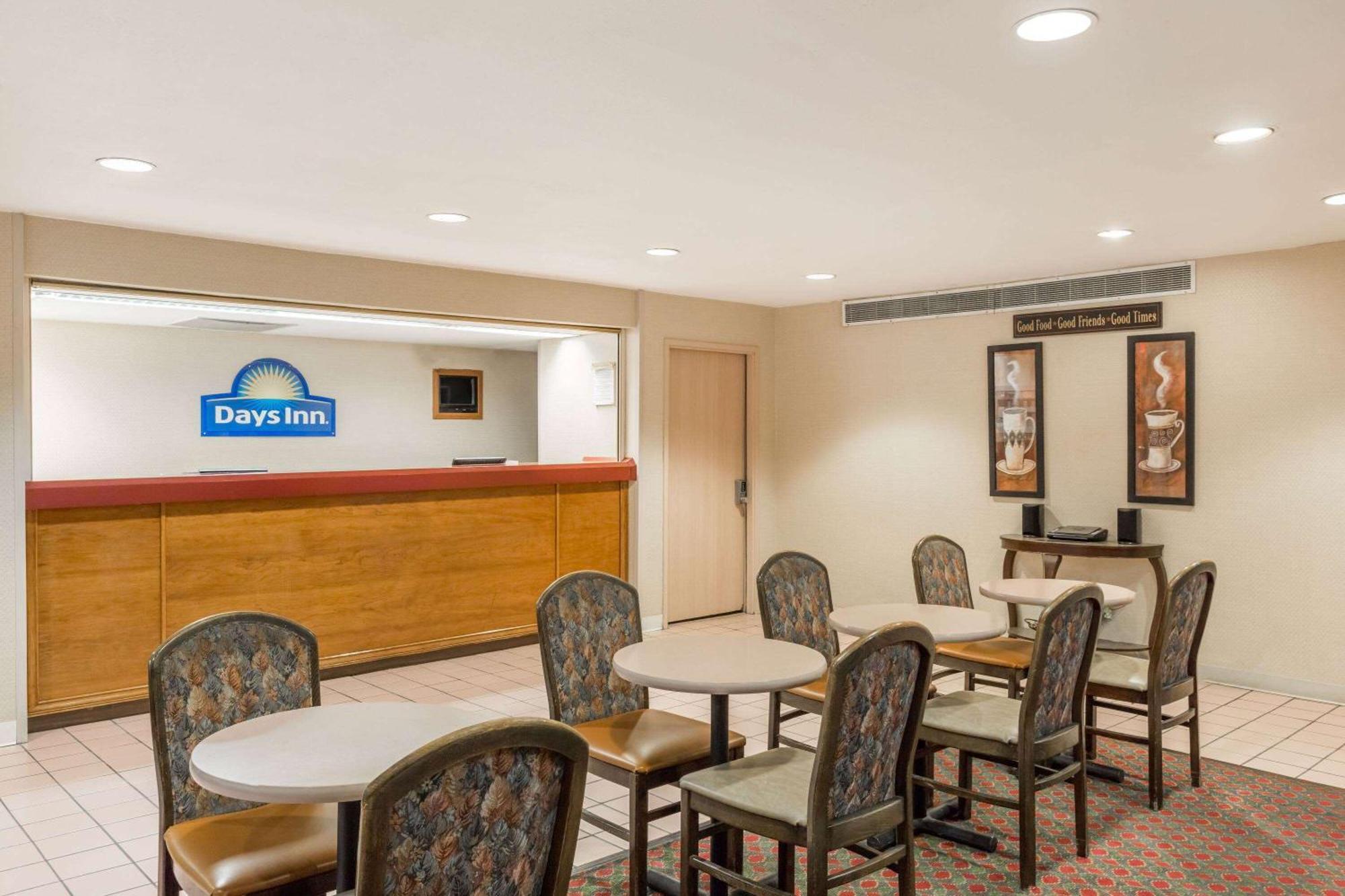Days Inn By Wyndham West Des Moines - Clive Экстерьер фото
