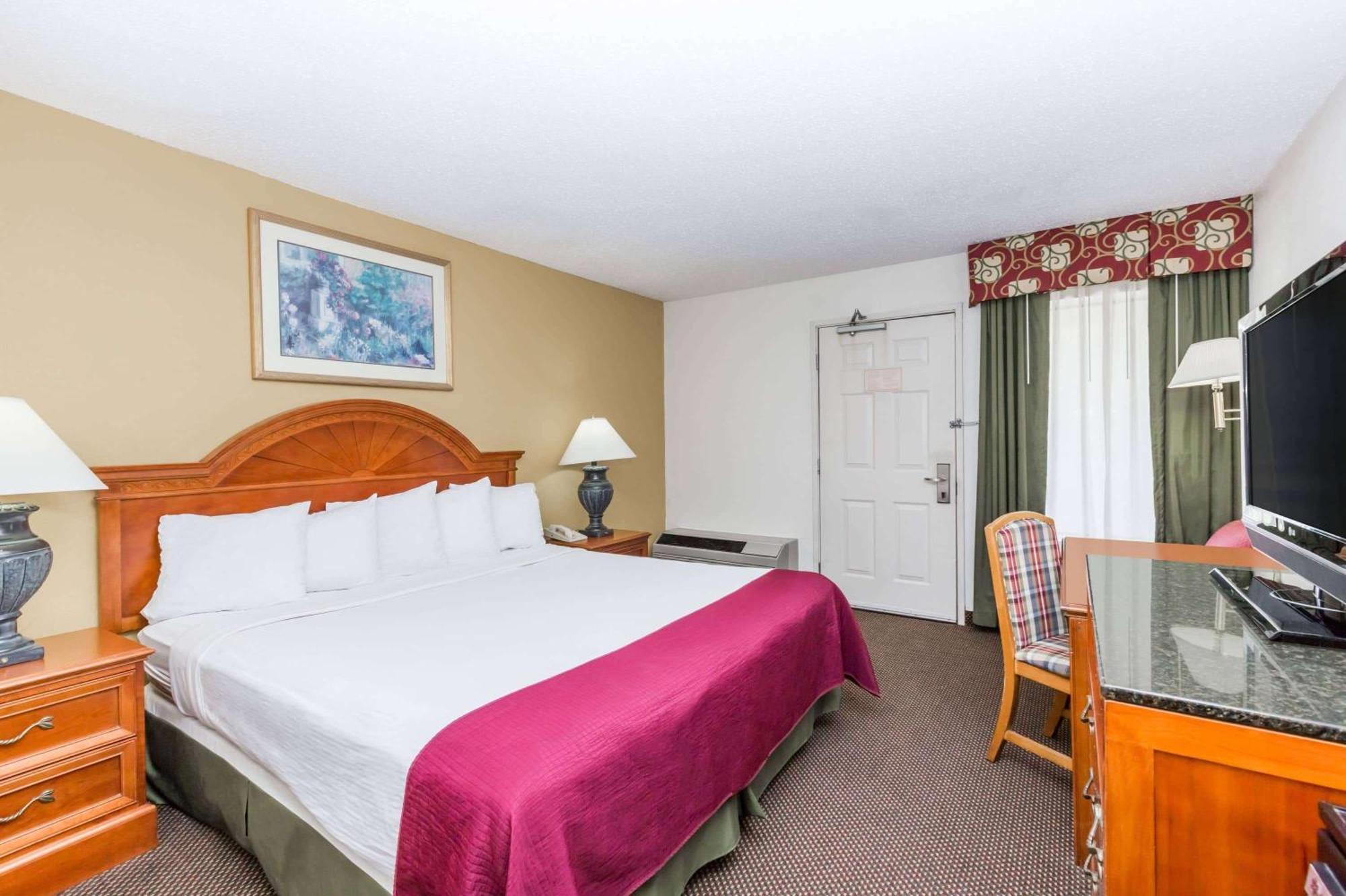 Days Inn By Wyndham West Des Moines - Clive Экстерьер фото