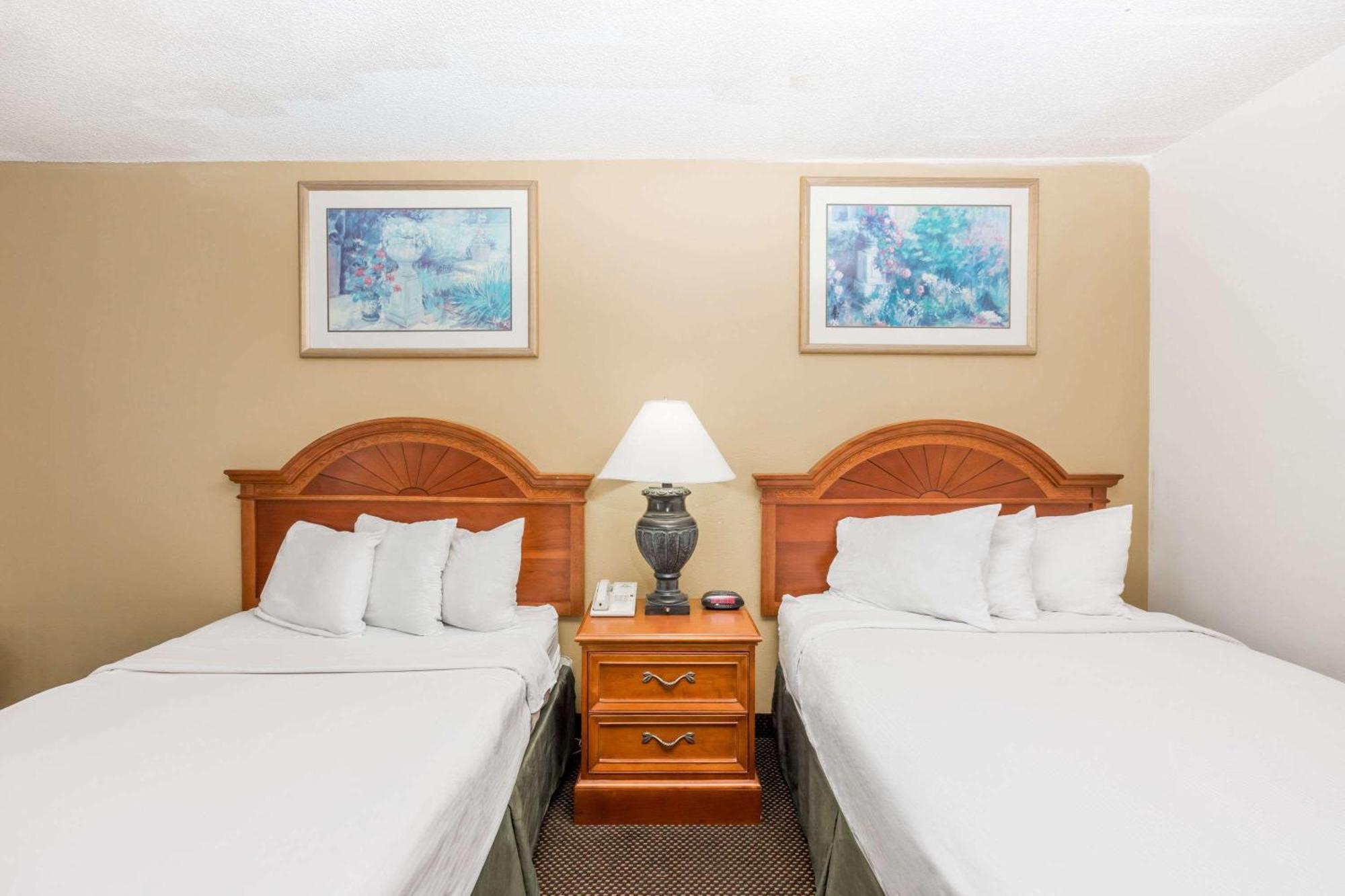 Days Inn By Wyndham West Des Moines - Clive Экстерьер фото