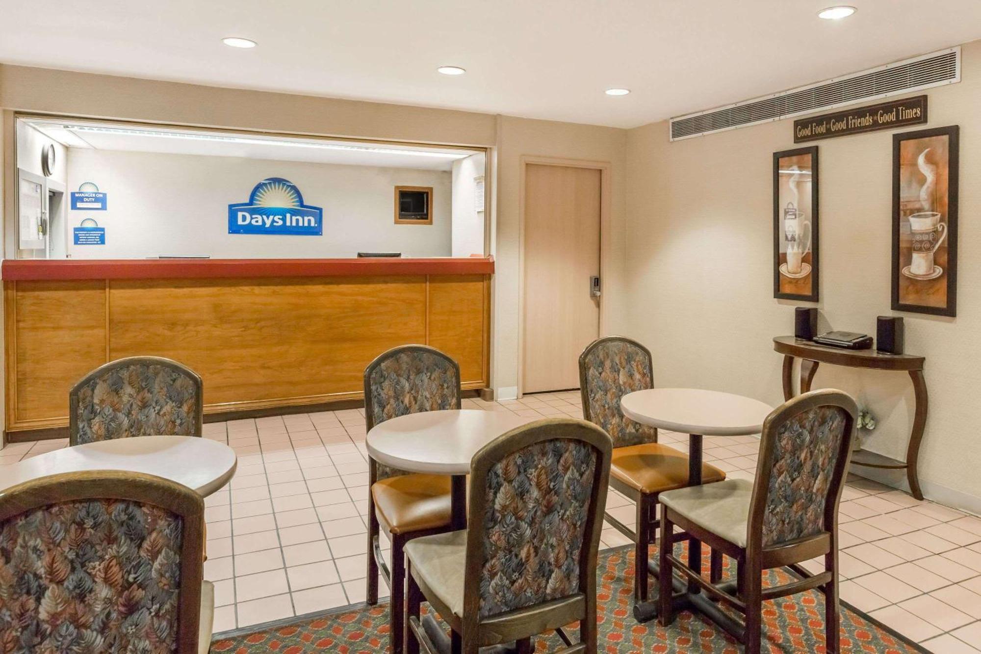 Days Inn By Wyndham West Des Moines - Clive Экстерьер фото