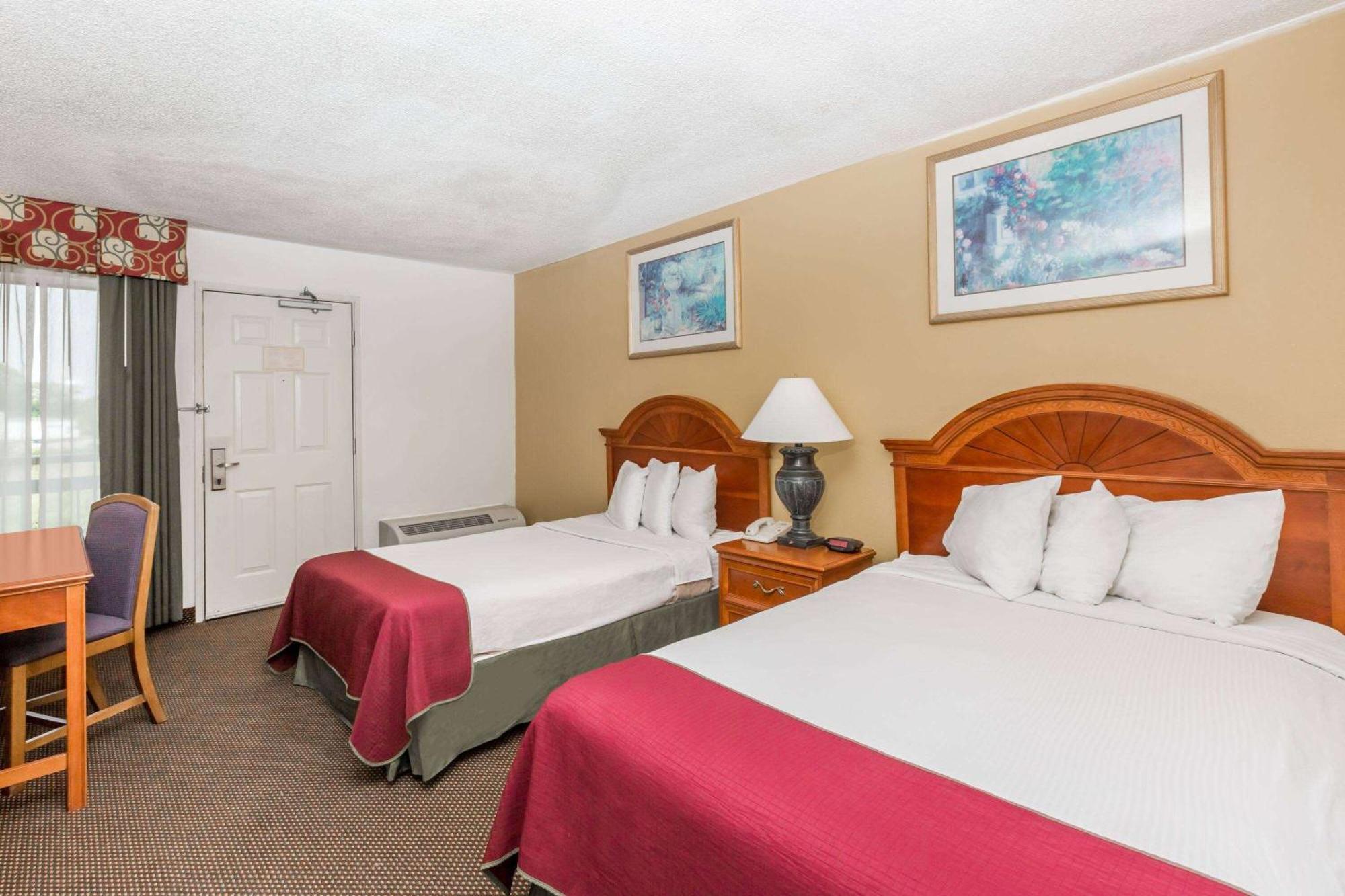 Days Inn By Wyndham West Des Moines - Clive Экстерьер фото