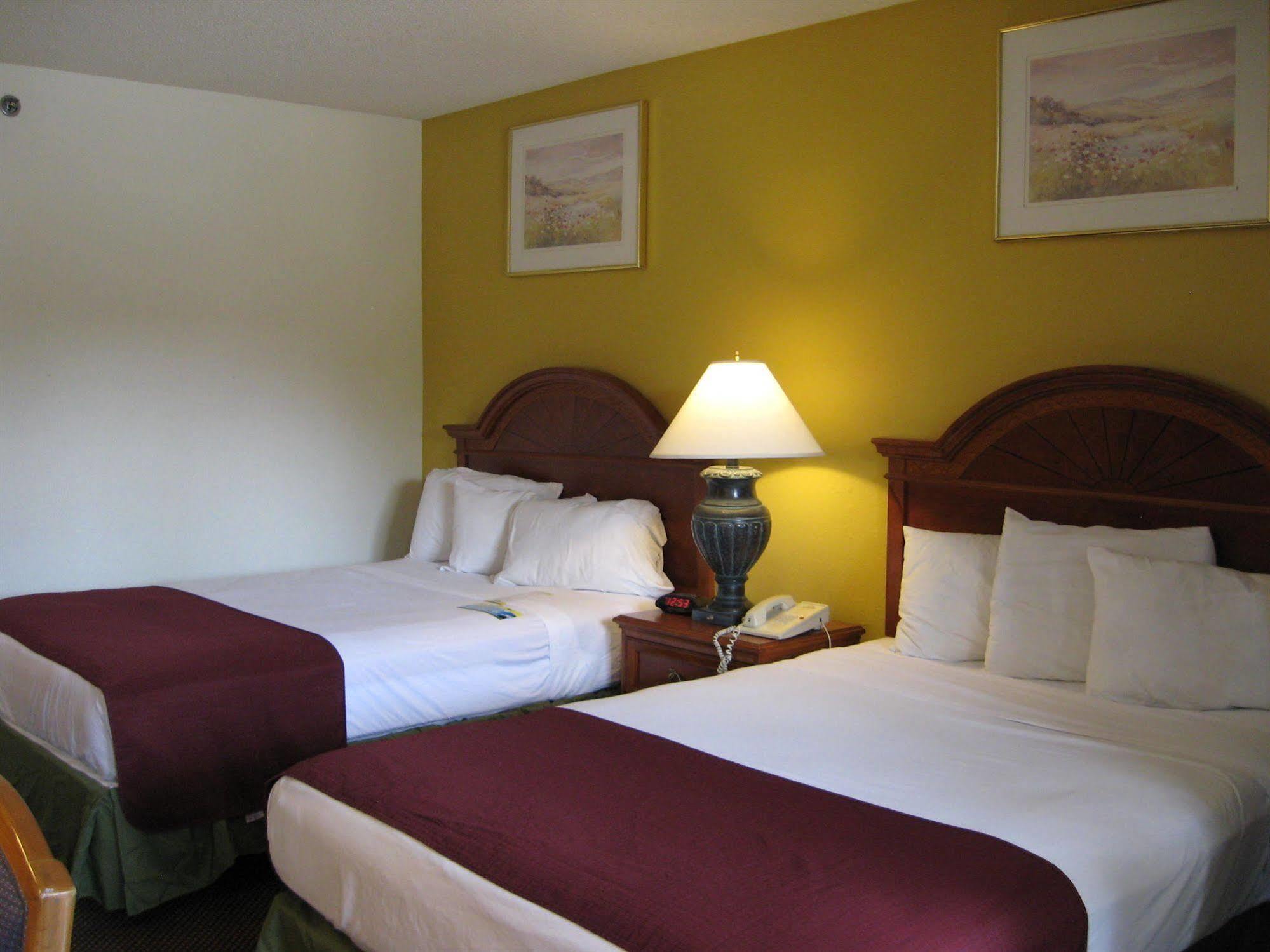 Days Inn By Wyndham West Des Moines - Clive Экстерьер фото