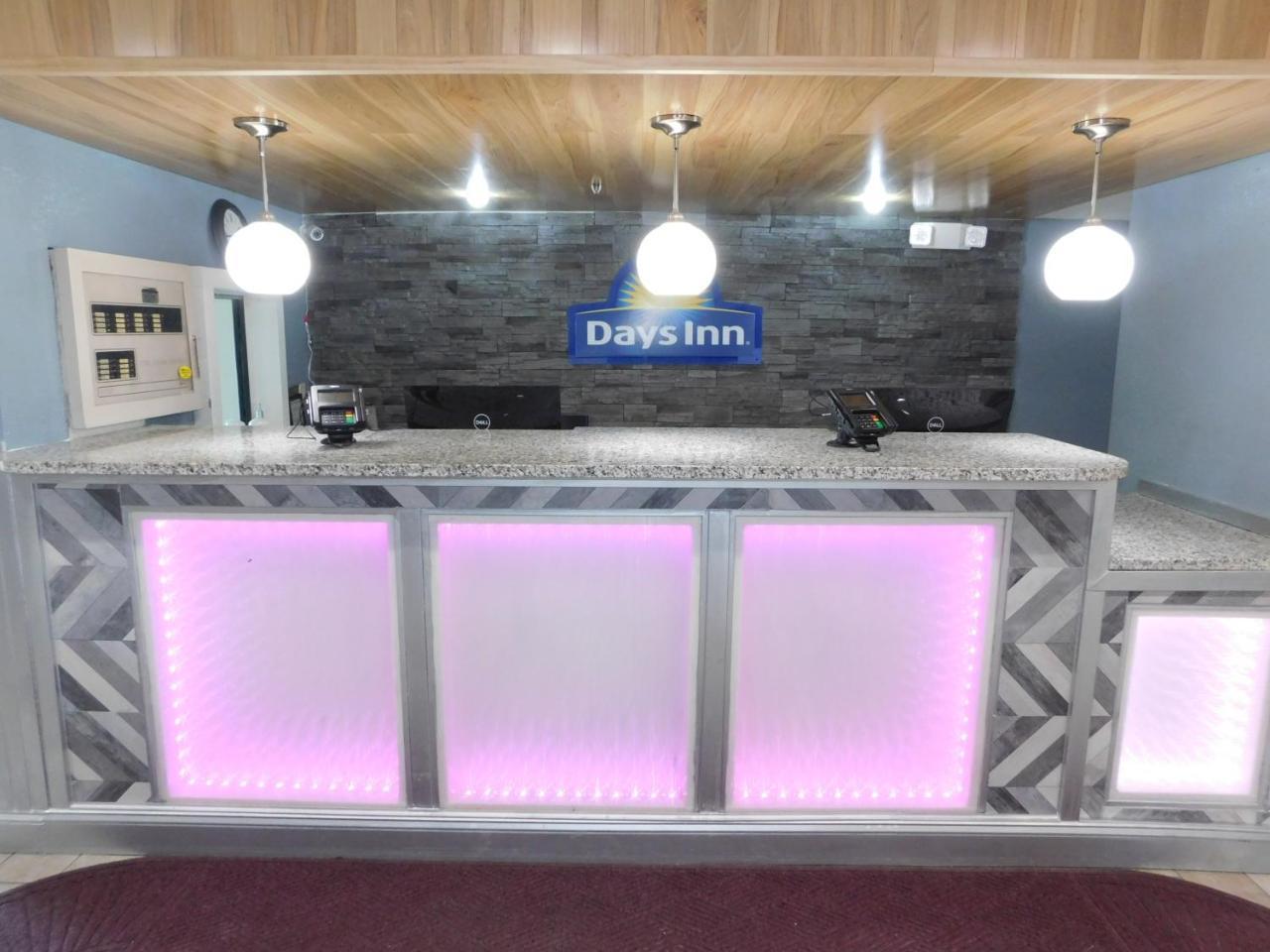 Days Inn By Wyndham West Des Moines - Clive Экстерьер фото