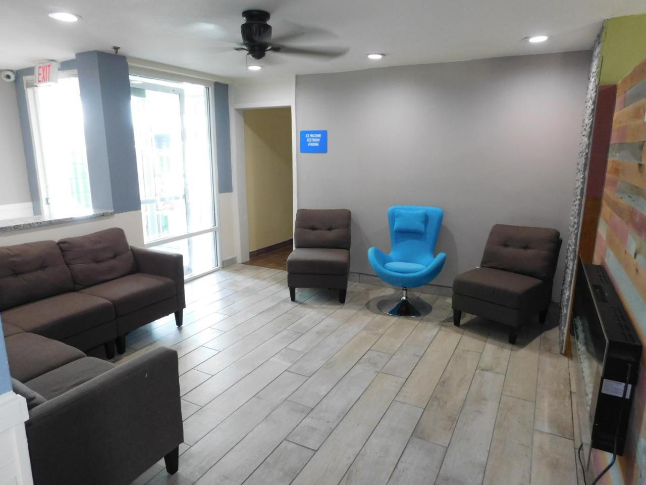 Days Inn By Wyndham West Des Moines - Clive Экстерьер фото