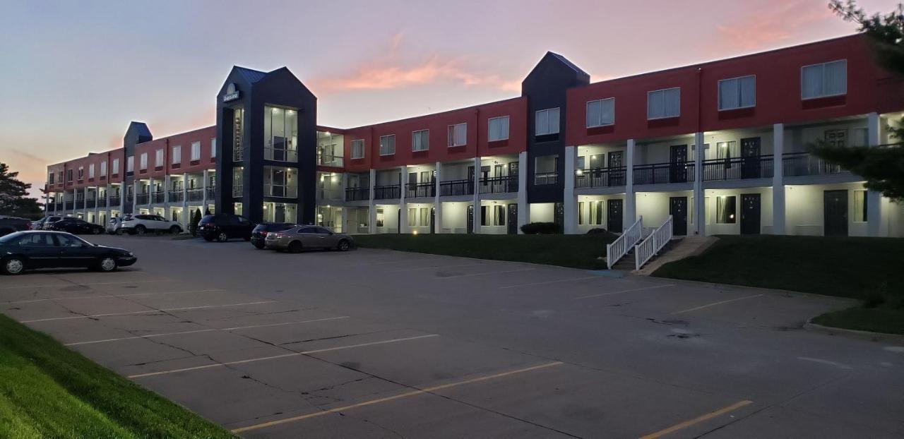 Days Inn By Wyndham West Des Moines - Clive Экстерьер фото