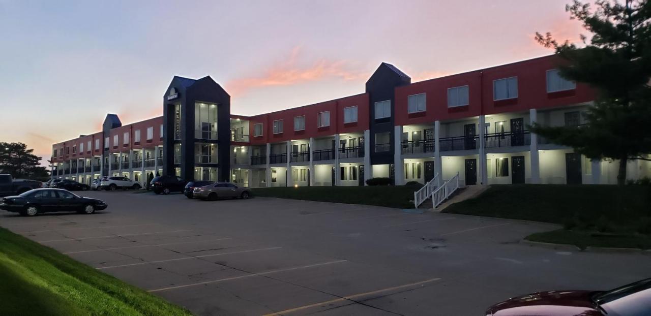 Days Inn By Wyndham West Des Moines - Clive Экстерьер фото