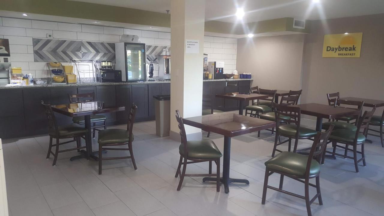 Days Inn By Wyndham West Des Moines - Clive Экстерьер фото